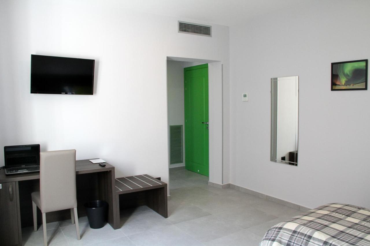 Easyroom Frosinone - Casello Autostradale Экстерьер фото